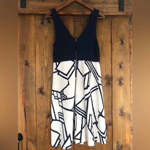 Anthropologie HD in Paris Ardmore Dress in blue and white print. Size: 4 - Picture 7 of 12